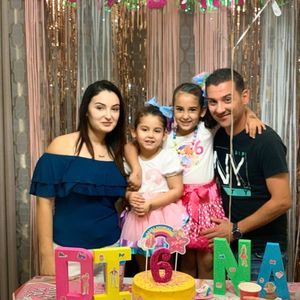 Meet your Posher, Dina